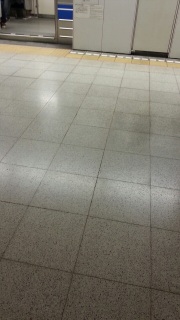 �x��